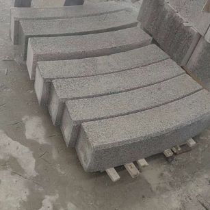 宜宾芝麻白弧形路牙石