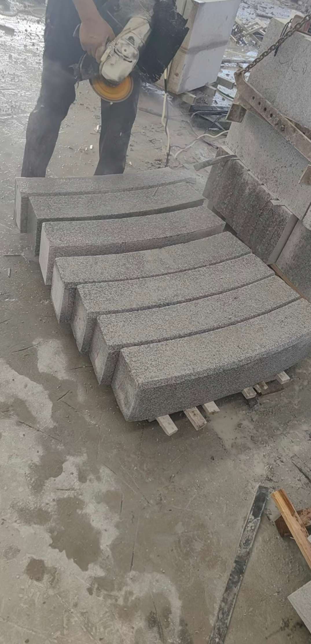 宜宾芝麻白弧形路牙石