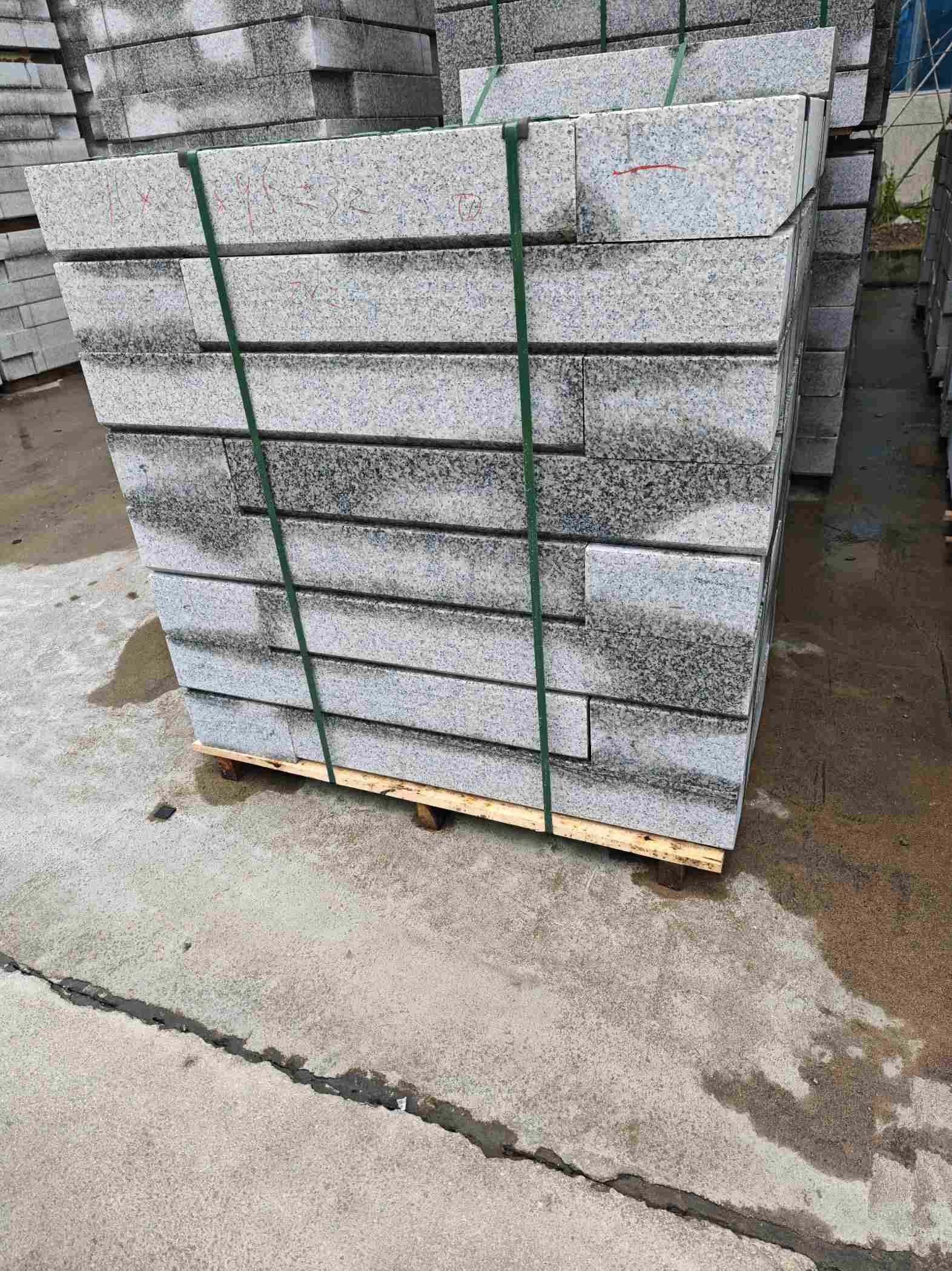 宜宾芙蓉白路牙石，马路牙子