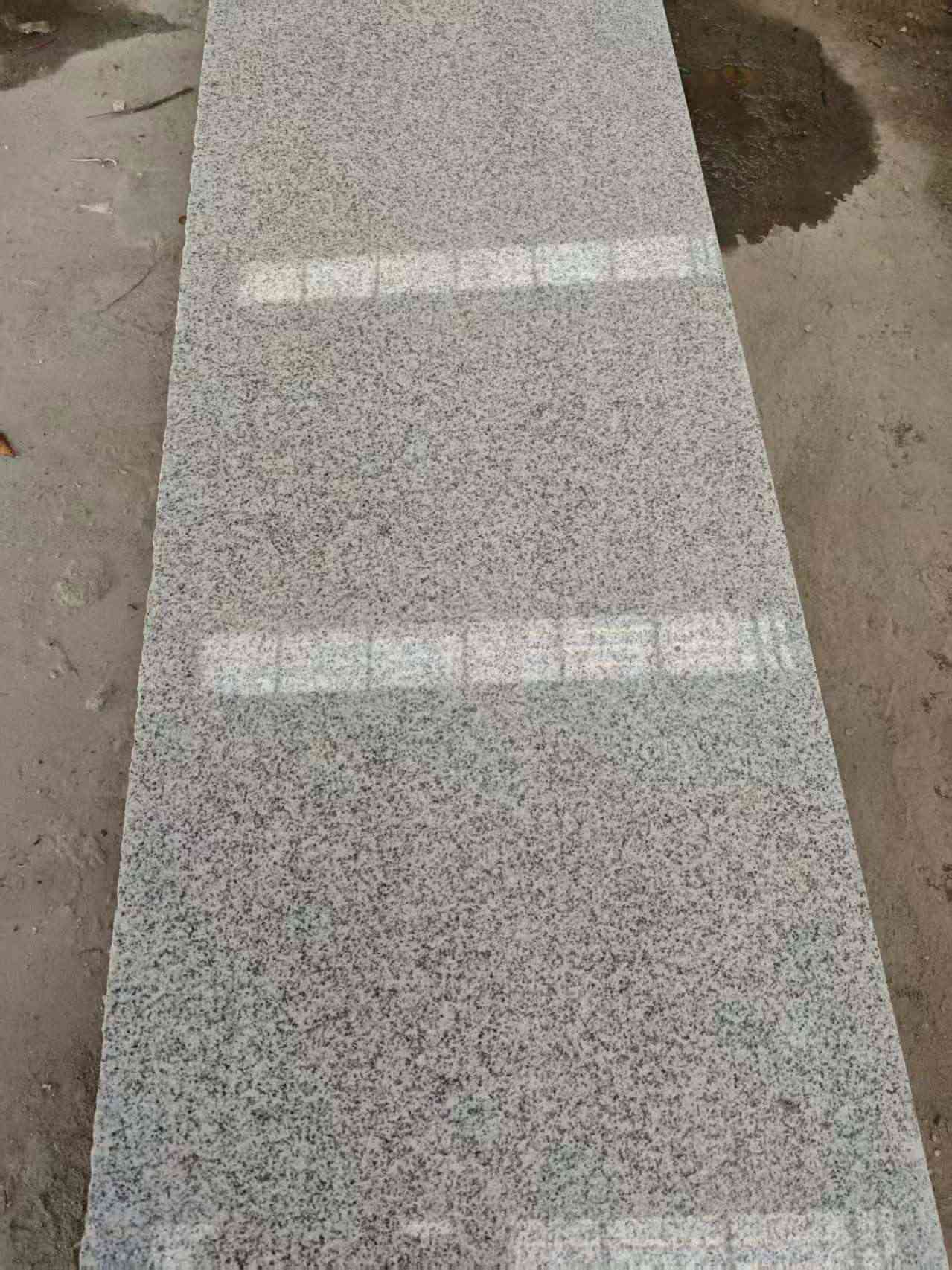 宜宾芝麻白光面毛板